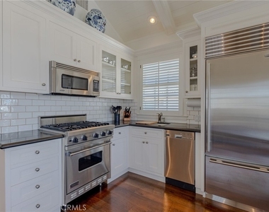309 Marigold Avenue - Photo Thumbnail 7