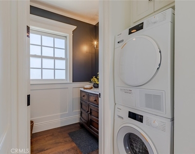 309 Marigold Avenue - Photo Thumbnail 9