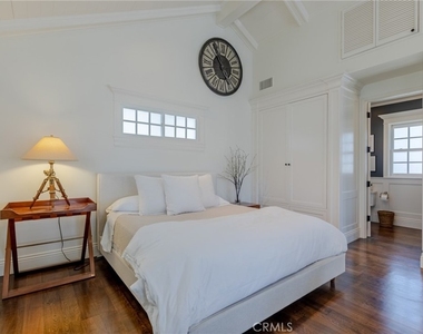 309 Marigold Avenue - Photo Thumbnail 8