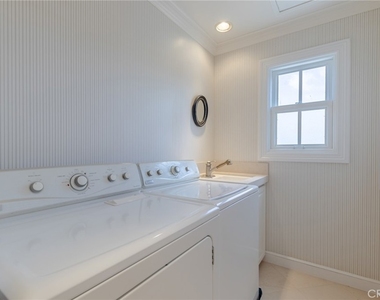 309 Marigold Avenue - Photo Thumbnail 3