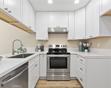 713 N Morgan Street N - Photo Thumbnail 7