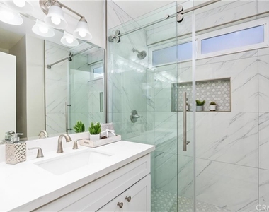 713 N Morgan Street N - Photo Thumbnail 11