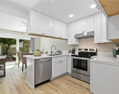 713 N Morgan Street N - Photo Thumbnail 6