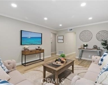 713 N Morgan Street N - Photo Thumbnail 3