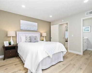 713 N Morgan Street N - Photo Thumbnail 10