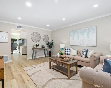 713 N Morgan Street N - Photo Thumbnail 5