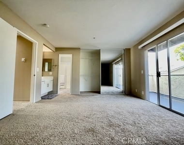 17181 Elm Street - Photo Thumbnail 14