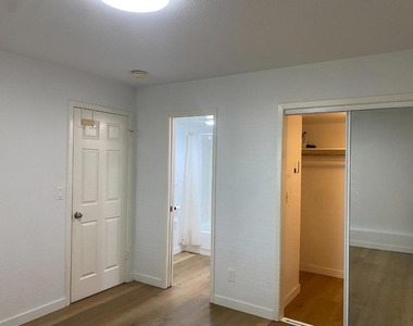 81 Camelot Court - Photo Thumbnail 12