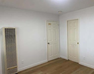 81 Camelot Court - Photo Thumbnail 8