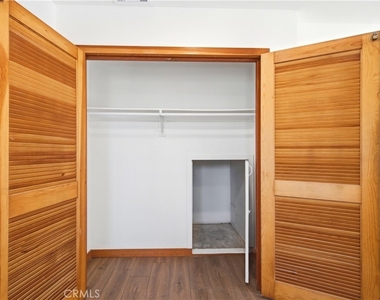 2744 E 20th Street - Photo Thumbnail 10