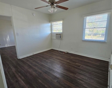 260 W 18th Street - Photo Thumbnail 12