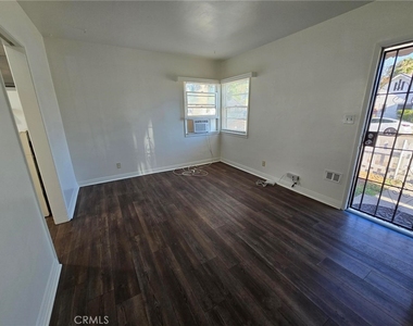 260 W 18th Street - Photo Thumbnail 13