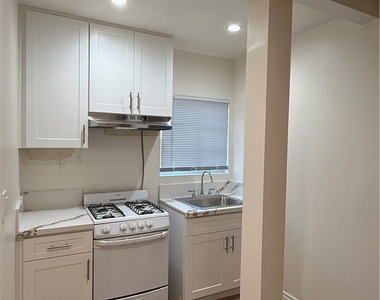 7045 Lindley - Photo Thumbnail 7
