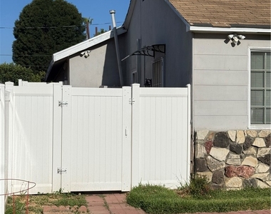 7045 Lindley - Photo Thumbnail 1