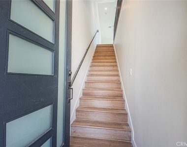 10719 Addison Street - Photo Thumbnail 22