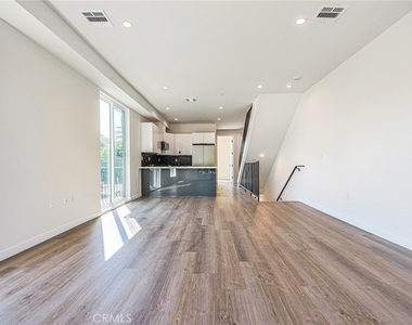 10719 Addison Street - Photo Thumbnail 24