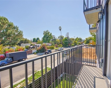 10719 Addison Street - Photo Thumbnail 31