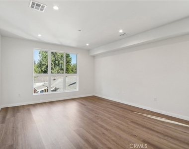 10719 Addison Street - Photo Thumbnail 42