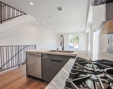 10719 Addison Street - Photo Thumbnail 36