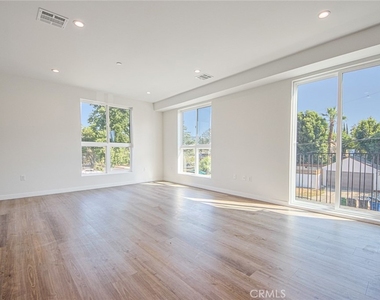 10719 Addison Street - Photo Thumbnail 26