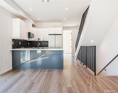 10719 Addison Street - Photo Thumbnail 25