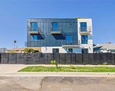 10719 Addison Street - Photo Thumbnail 15