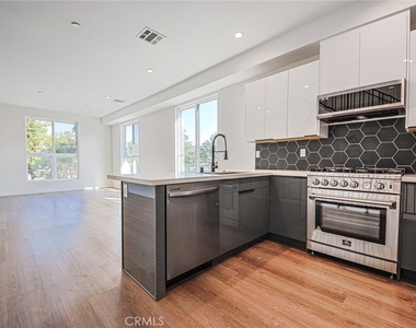 10719 Addison Street - Photo Thumbnail 14