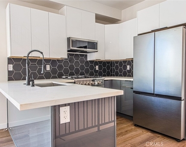 10719 Addison Street - Photo Thumbnail 8