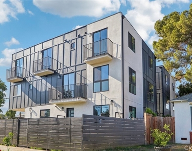 10719 Addison Street - Photo Thumbnail 40