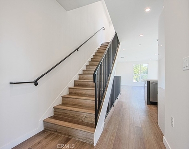 10719 Addison Street - Photo Thumbnail 12