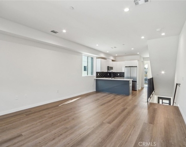 10719 Addison Street - Photo Thumbnail 43