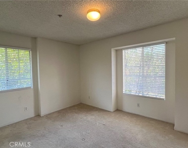 1037 Sunset Boulevard - Photo Thumbnail 3