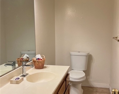 1037 Sunset Boulevard - Photo Thumbnail 4