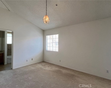 1037 Sunset Boulevard - Photo Thumbnail 5