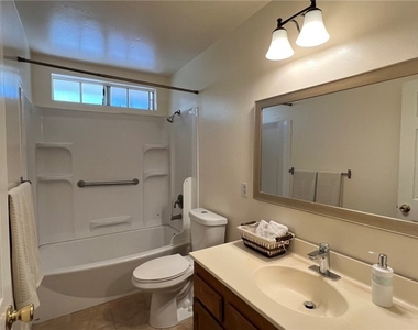 1037 Sunset Boulevard - Photo Thumbnail 8