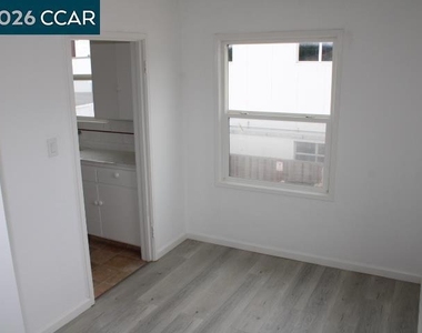 4010 Macdonald Ave - Photo Thumbnail 6