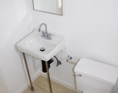 4010 Macdonald Ave - Photo Thumbnail 16
