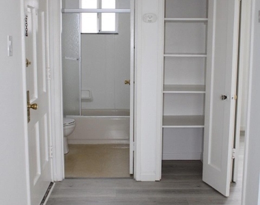 4010 Macdonald Ave - Photo Thumbnail 15