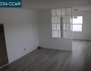 4010 Macdonald Ave - Photo Thumbnail 3