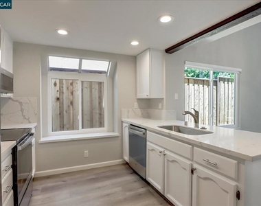 1539 Trimingham Dr - Photo Thumbnail 9
