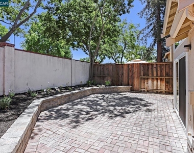 1539 Trimingham Dr - Photo Thumbnail 35