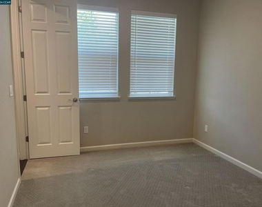 777 Country Club Dr - Photo Thumbnail 10