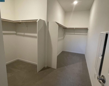 777 Country Club Dr - Photo Thumbnail 13