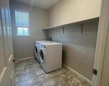 777 Country Club Dr - Photo Thumbnail 21