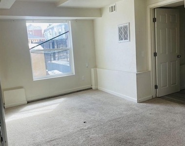 2424 E 24th Street - Photo Thumbnail 11
