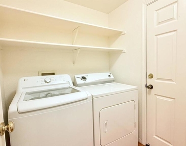 1023 Vista Pointe Cir - Photo Thumbnail 20