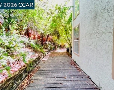 1023 Vista Pointe Cir - Photo Thumbnail 15