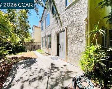 1023 Vista Pointe Cir - Photo Thumbnail 16