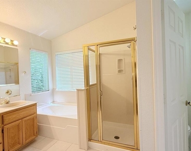1023 Vista Pointe Cir - Photo Thumbnail 26