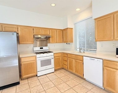 1023 Vista Pointe Cir - Photo Thumbnail 12